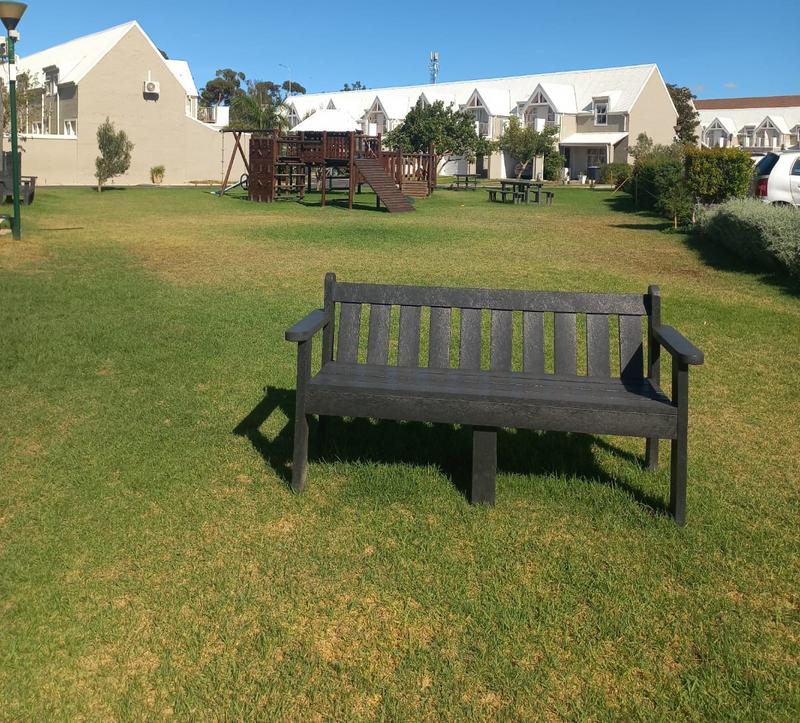 4 Bedroom Property for Sale in Guldenland Western Cape